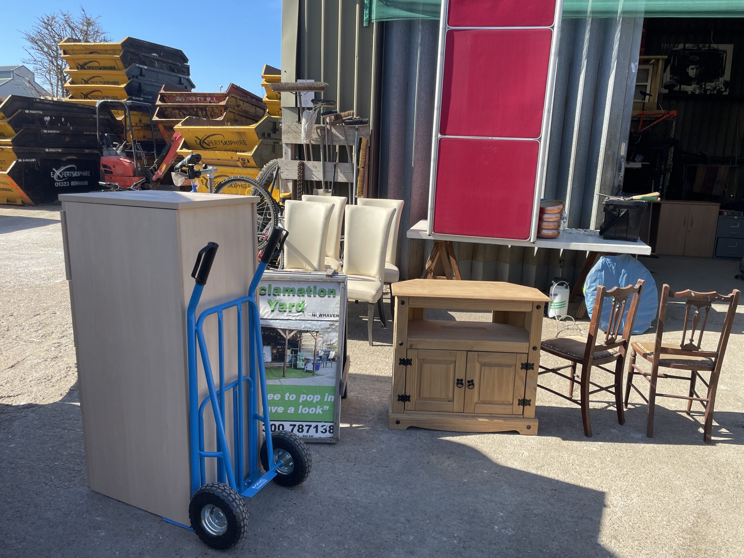 DYL Services - Reclamation yard - Outside